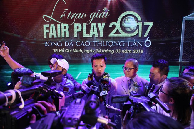 U23 Việt Nam và Văn Toàn tạo sóng ở lễ trao giải Fair-Play 2017 - Ảnh 3.