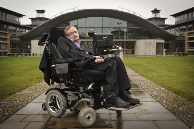 Câu chuyện về chiếc xe lăn diệu kỳ của huyền thoại Stephen Hawking: người kết nối vũ trụ trên từng vòng xoay - Ảnh 3.