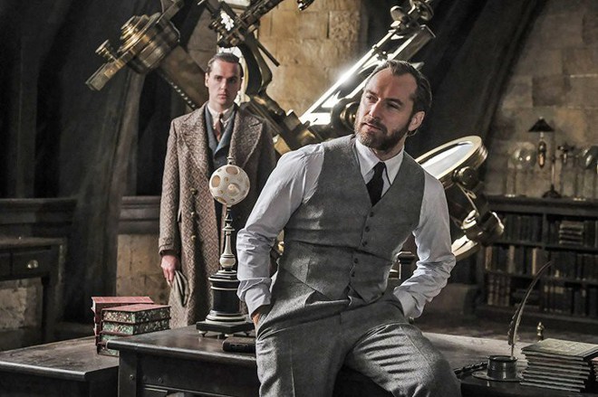 Hiệu trưởng Dumbledore Jude Law cực bảnh thả thính tung tóe ngay trailer “Fantastic Beasts 2” - Ảnh 3.