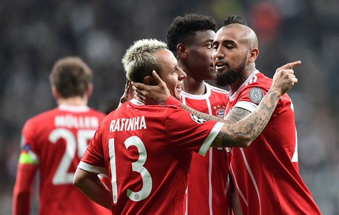 Besiktas 1-3 Bayern Munich: HLV Jupp Heynckes phá kỷ lục Champions League - Ảnh 8.