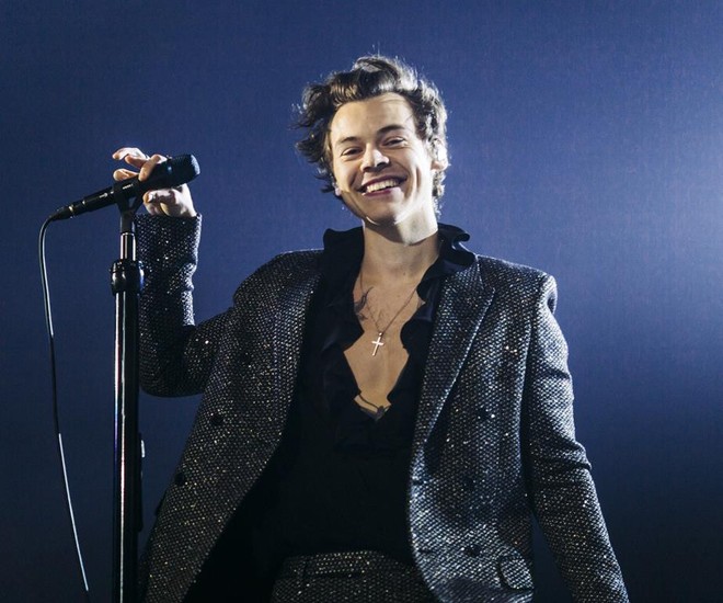 Harry Styles bất ngờ công khai xác nhận là người song tính, có thể yêu cả nam lẫn nữ - Ảnh 1.