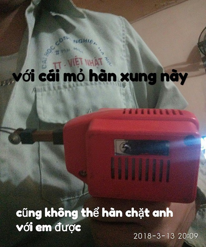 Khi sinh viên Đại học Công Nghiệp tỏ tình toàn bằng linh kiện điện tử - Ảnh 1.