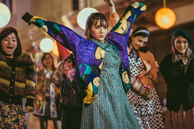 Sang - lầy -  dễ thương - ho&agrave;i cổ: 4 kiểu tạo h&igrave;nh phổ biến của ca sĩ Vpop trong c&aacute;c MV retro - Ảnh 4.