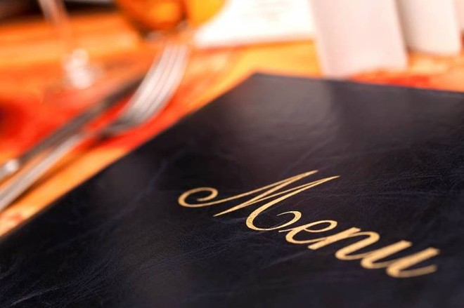 5 tuyệt chiêu làm menu nhà hàng khiến khách nào xem cũng phải bỏ tiền - Ảnh 2.