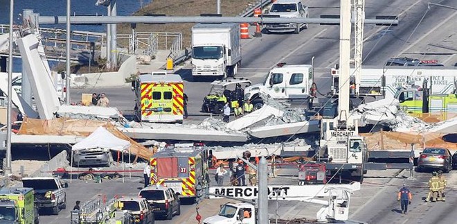Hình ảnh hiện trường vụ sập cầu vượt vừa xây xong tại Miami (Mỹ) - Ảnh 3.