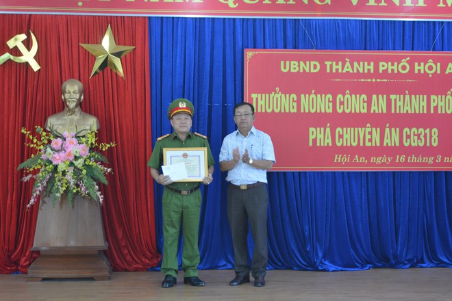 Bắt 2 thanh niên táo tợn xông vào nhà hàng cướp tài sản của du khách nước ngoài ở Hội An - Ảnh 2.