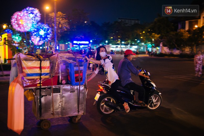 "Chị Hai, chị Ba" bán xôi Sài Gòn: Hai anh em trốn chạy để được làm con gái và trở về bên vòng tay bao dung của gia đình - Ảnh 14.