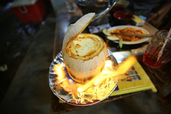 Những món vừa ăn vừa phải đốt lửa phừng phừng mới ngon, có món đã từng rất hot tại Việt Nam Dua-hoa-diem-son-2-15212565817941519103430
