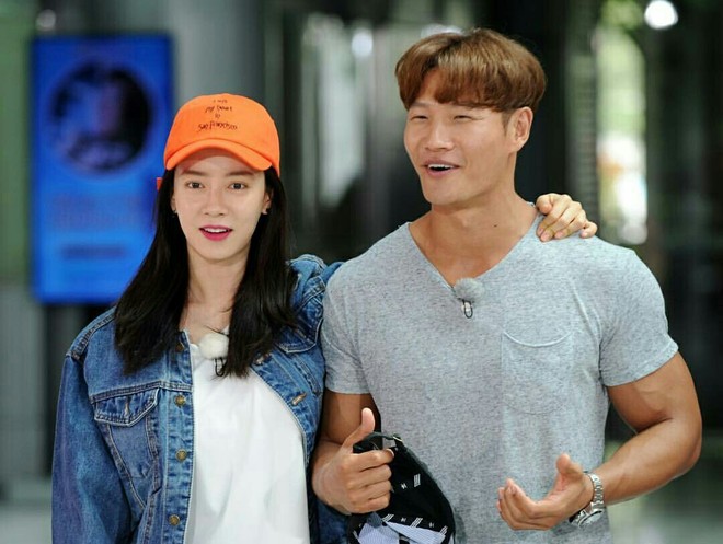 Những chi tiết đáng ngờ khiến dân tình tin rằng Kim Jong Kook và Song Ji Hyo có tình ý với nhau - Ảnh 11.