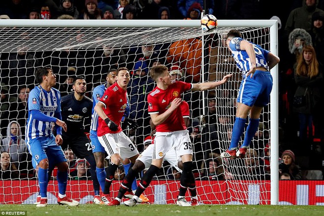 Lukaku tỏa s&aacute;ng gi&uacute;p Man Utd gi&agrave;nh v&eacute; v&agrave;o b&aacute;n kết FA Cup - Ảnh 8.