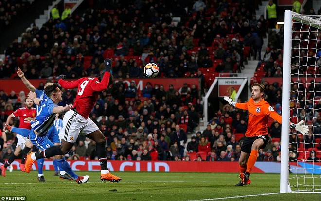 Lukaku tỏa s&aacute;ng gi&uacute;p Man Utd gi&agrave;nh v&eacute; v&agrave;o b&aacute;n kết FA Cup - Ảnh 9.