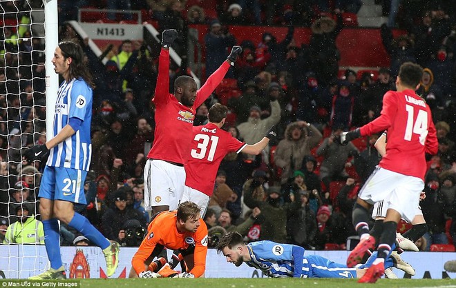 Lukaku tỏa s&aacute;ng gi&uacute;p Man Utd gi&agrave;nh v&eacute; v&agrave;o b&aacute;n kết FA Cup - Ảnh 13.