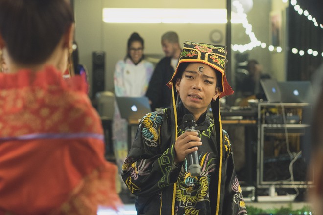Đ&aacute;m cưới phong c&aacute;ch lẩu thập cẩm: C&ocirc; d&acirc;u h&oacute;a V&otilde; Tắc Thi&ecirc;n, ch&uacute; rể cosplay thần Hy Lạp - Ảnh 10.