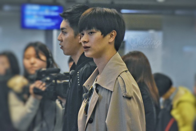 Ngộ Kh&ocirc;ng Lee Seung Gi, Yook Sung Jae v&agrave; d&agrave;n nghệ sĩ si&ecirc;u hot đ&atilde; ra s&acirc;n bay H&agrave;n, chuẩn bị đổ bộ Việt Nam v&agrave;o tối nay - Ảnh 7.