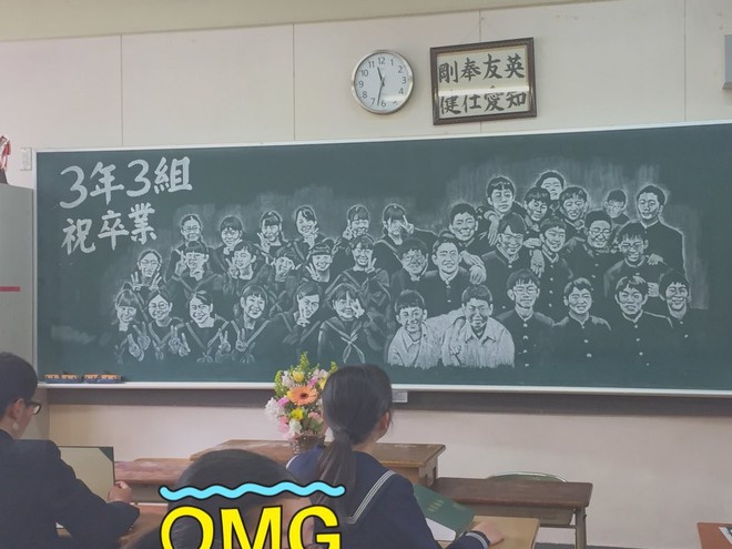 Nhìn học sinh Nhật vẽ tranh trên bảng đen ngày tốt nghiệp, ai cũng nghẹn ngào nhắn nhủ: Mai ra trường đừng quên nhau! - Ảnh 1.