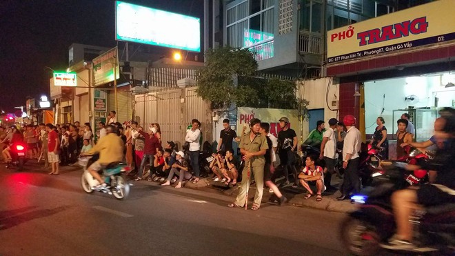 Hiện trường vụ xe ben mất lái gây tai nạn kinh hoàng ở Sài Gòn: Nhiều nạn nhân cùng mảnh vỡ xe máy nằm la liệt trên đường - Ảnh 6.