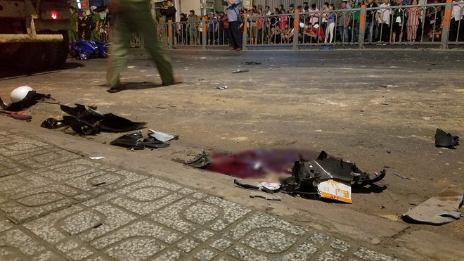 Hiện trường vụ xe ben mất lái gây tai nạn kinh hoàng ở Sài Gòn: Nhiều nạn nhân cùng mảnh vỡ xe máy nằm la liệt trên đường - Ảnh 8.