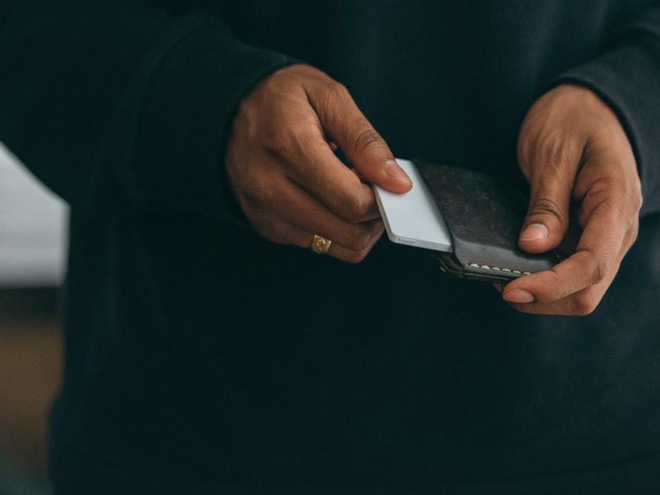 Chiếc điện thoại đi ngược lại định nghĩa smartphone: đẹp đẽ nuột n&agrave; nhưng chỉ c&oacute; đ&uacute;ng 4 t&iacute;nh năng - Ảnh 4.