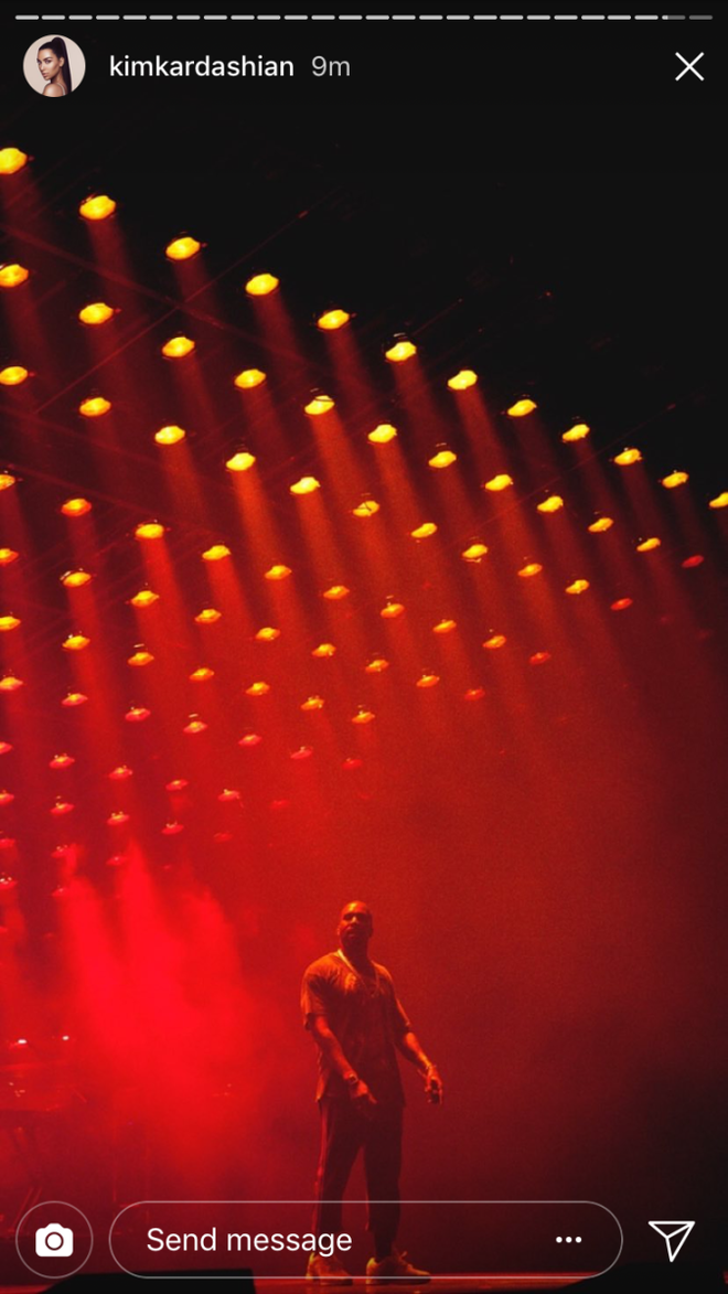 Mồm th&igrave; khen Saint Laurent dễ thương nhưng thật ra Kim Kardashian lại cạnh kh&oacute;e h&atilde;ng ăn cắp &yacute; tưởng? - Ảnh 2.