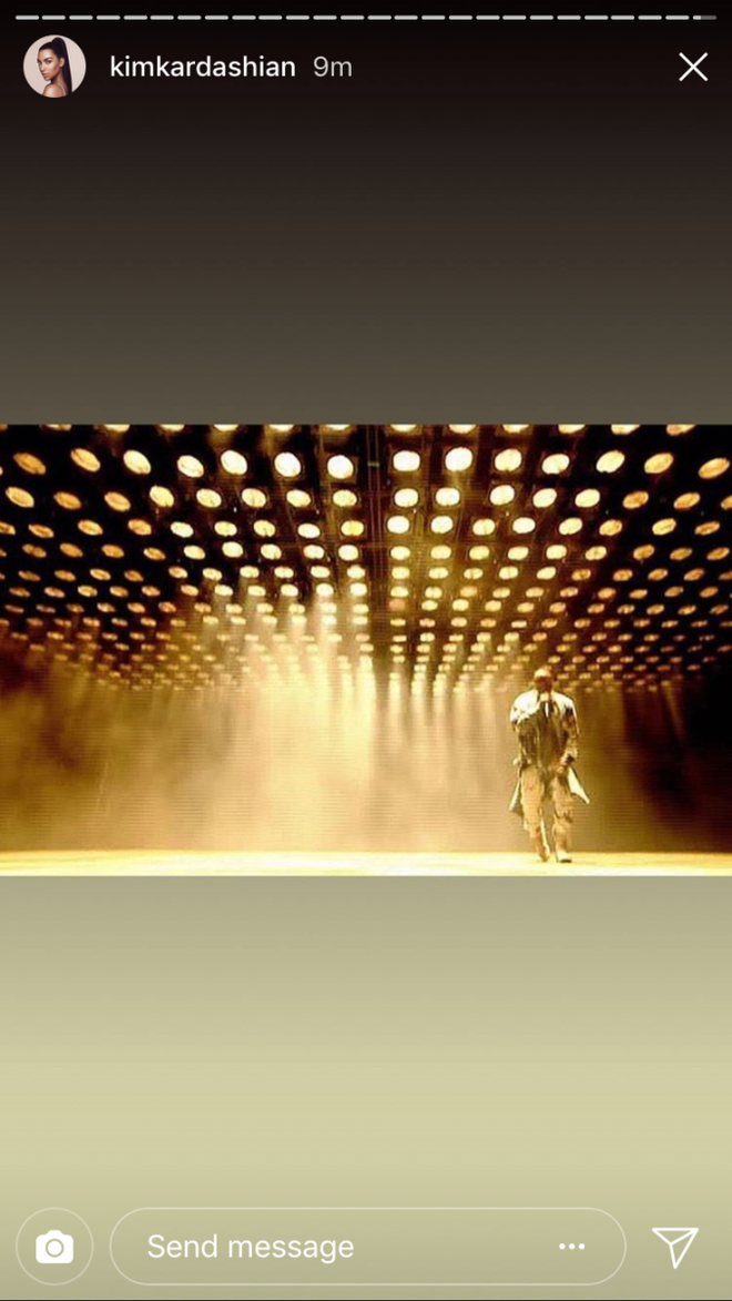 Mồm th&igrave; khen Saint Laurent dễ thương nhưng thật ra Kim Kardashian lại cạnh kh&oacute;e h&atilde;ng ăn cắp &yacute; tưởng? - Ảnh 3.