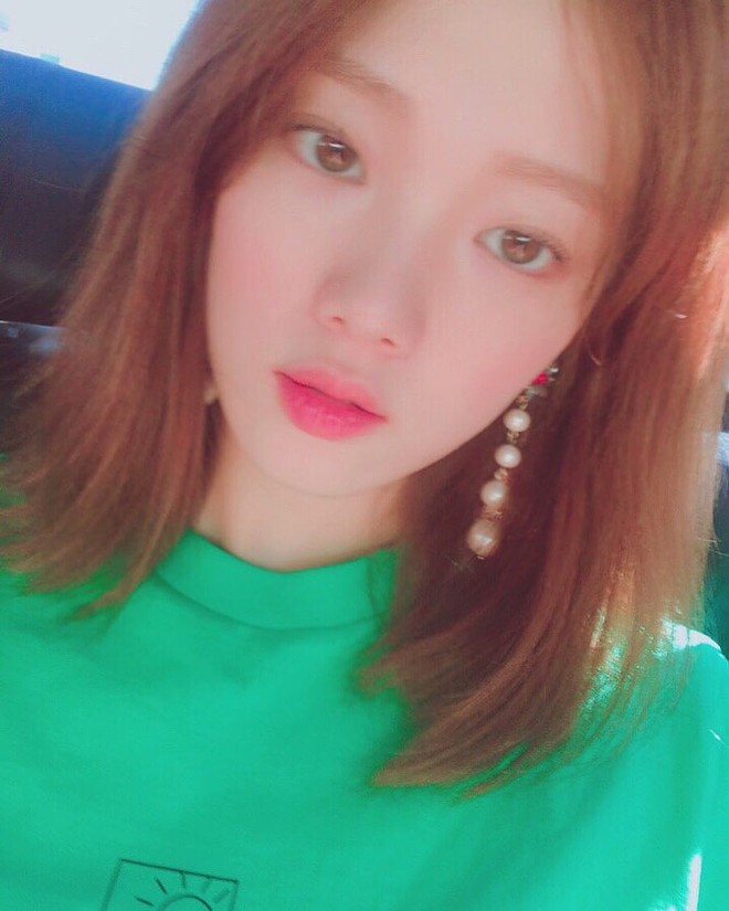 N&agrave;ng lười muốn t&uacute;t t&aacute;t thật nhanh m&agrave; vẫn long lanh h&atilde;y học ngay c&ocirc;ng thức makeup 3 bước thần th&aacute;nh của Lee Sung Kyung - Ảnh 7.
