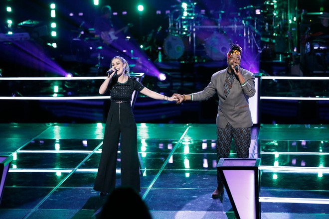 The Voice US: M&agrave;n ph&ocirc; diễn nốt cao kh&ocirc;ng tưởng của học tr&ograve; Kelly khiến 3 HLV c&ograve;n lại thi nhau cướp th&iacute; sinh - Ảnh 2.
