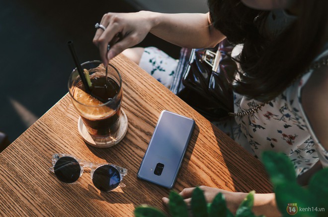 Đ&aacute;nh gi&aacute; thời lượng v&agrave; hiệu năng Galaxy A8: 2 điểm s&aacute;ng &iacute;t người để &yacute; - Ảnh 4.