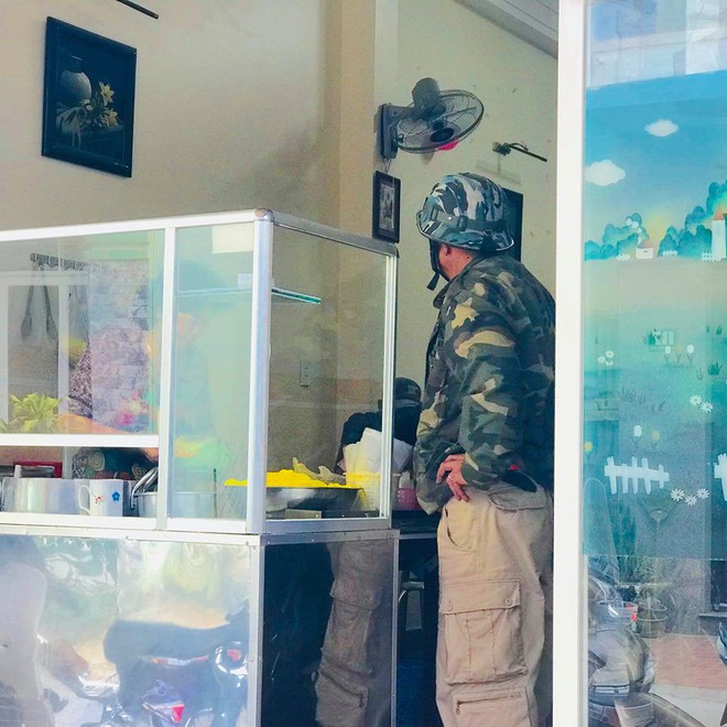 C&acirc;u chuyện về ch&uacute; xe &ocirc;m tốt bụng ở Đ&agrave; Lạt, rong ruổi khắp c&aacute;c ngả đường để đưa kh&aacute;ch đi mua thuốc, ch&aacute;o cho người ốm m&agrave; kh&ocirc;ng lấy th&ecirc;m tiền - Ảnh 2.