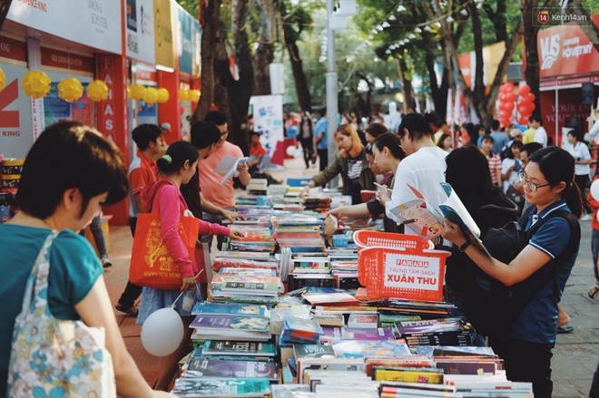 Hội sách TP.HCM 2018: Rộng và nhiều gian hàng đến mức đi vừa phải cầm bản đồ vì sợ lạc - Ảnh 3.