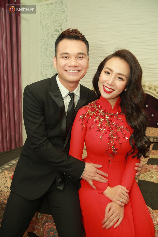 Trước ngày cưới, Khắc Việt tặng bà xã xinh đẹp nhẫn kim cương lấp lánh - Ảnh 2.