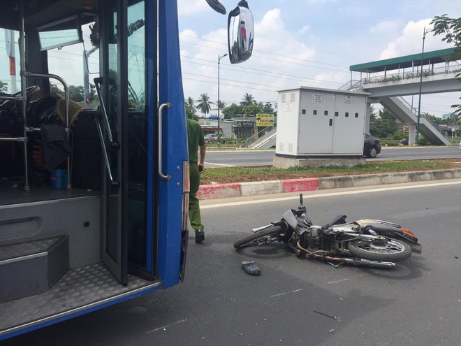 TP. HCM: Nam thanh niên 20 tuổi bị húc văng hơn 10m nguy kịch trên đại lộ Phạm Văn Đồng - Ảnh 1.