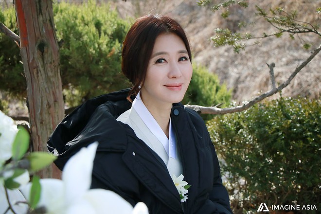 Hậu trường lễ cưới Sooyoung: Nữ diễn viên U50 của Reply còn nổi hơn cô dâu vì khoảnh khắc khóc đẹp xuất sắc - Ảnh 10.
