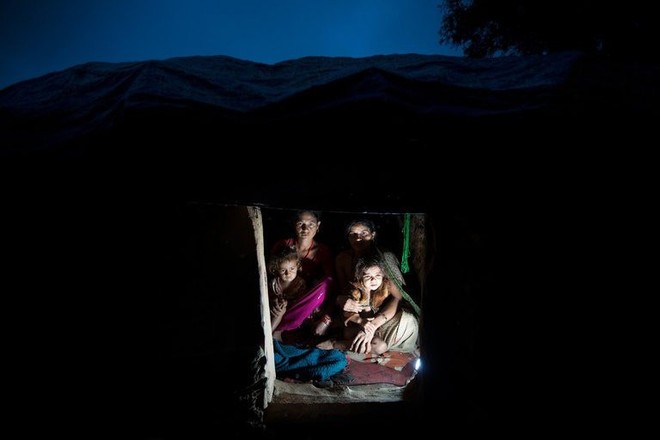 Cơn ác mộng của phụ nữ Nepal khi có kinh nguyệt: Phải rời khỏi nhà, ngủ ở những túp lều rách rưới, dễ bị kẻ xấu và thú dữ đoạt mạng - Ảnh 3.