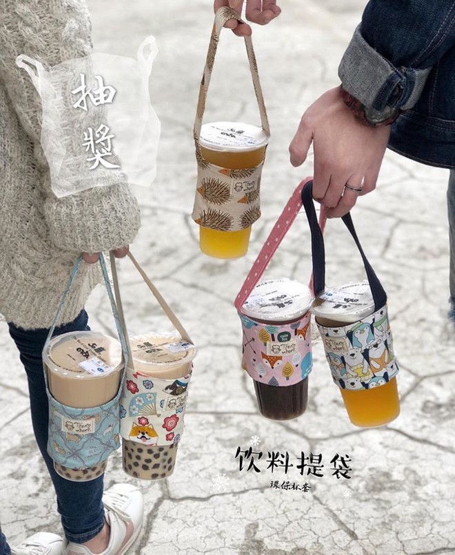 D&ugrave;ng quai vải thay t&uacute;i nylon đựng nước: đ&acirc;y l&agrave; c&aacute;ch bảo vệ m&ocirc;i trường rất đ&aacute;ng y&ecirc;u của giới trẻ S&agrave;i G&ograve;n - Ảnh 4.