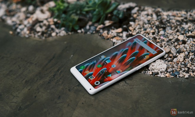 Một tuần trải nghiệm Xiaomi Mi MIX 2 phiên bản trắng Ngọc Trinh: Đẹp thật đấy nhưng giá như... - Ảnh 4.