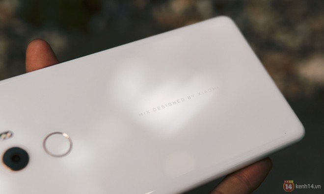 Một tuần trải nghiệm Xiaomi Mi MIX 2 phiên bản trắng Ngọc Trinh: Đẹp thật đấy nhưng giá như... - Ảnh 2.