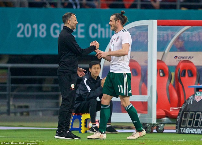 Gareth Bale lập hat-trick, xứ Wales đ&aacute;nh bại Trung Quốc với tỷ số của set tennis - Ảnh 11.
