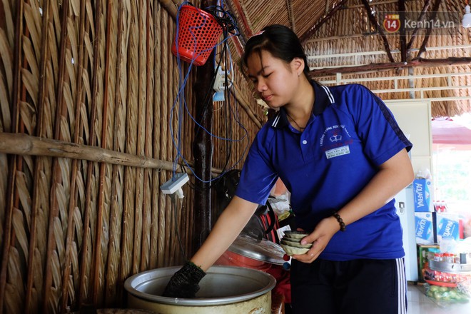 Nữ sinh lớp 10 ở Sài Gòn khởi nghiệp với... bánh bèo để trang trải học phí: Thử làm hết sức mới biết mình thích gì! - Ảnh 2.