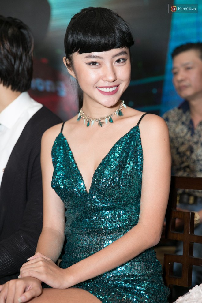 Nữ sinh nghiện ngập Thanh T&uacute; của Th&aacute;ng Năm Rực Rỡ hở bạo b&ecirc;n cạnh huyền thoại b&oacute;ng đ&aacute; L&ecirc; Huỳnh Đức, Hồng Sơn - Ảnh 10.