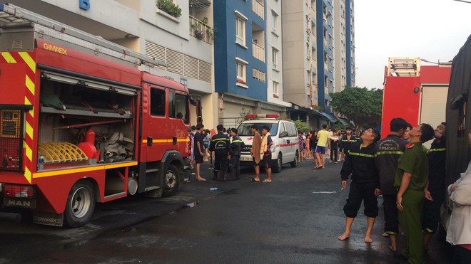 Hiện trường đầy ám ảnh vụ cháy khiến ít nhất 13 người tử vong tại chung cư Carina Plaza ở Sài Gòn - Ảnh 12.