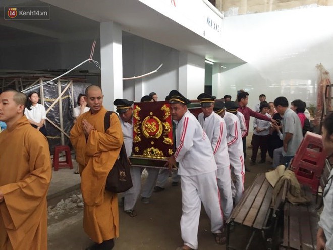 Nữ chủ tịch phường tử vong sau khi cố đu d&acirc;y tho&aacute;t khỏi đ&aacute;m ch&aacute;y chung cư Carina nhưng kh&ocirc;ng may tuột tay rơi xuống đất - Ảnh 4.