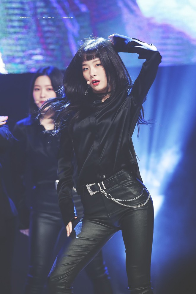 Seulgi (Red Velvet) mặc đồ đen nhưng không hề già là vì luôn tuân theo 3 quy tắc này - Ảnh 10.