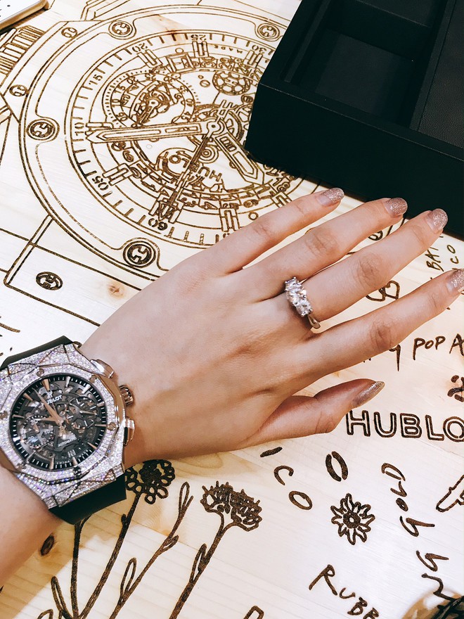 Theo chân fashionista Nga Nguyễn và Hublot tới triển lãm đồng hồ lớn nhất thế giới - Ảnh 3.