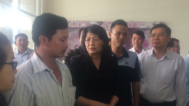 Phó Chủ tịch nước Đặng Thị Ngọc Thịnh thăm cư dân Carina sau vụ hỏa hoạn - Ảnh 2.