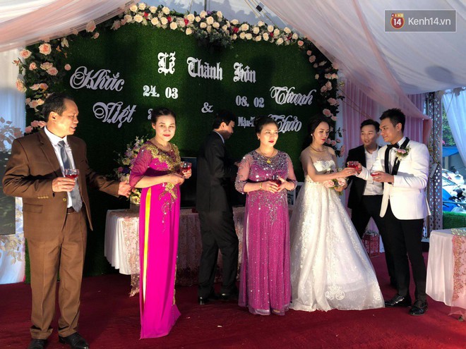 Khắc Việt rạng rỡ bên bà xã xinh đẹp tại đám cưới ở quê nhà Yên Bái - Ảnh 5.