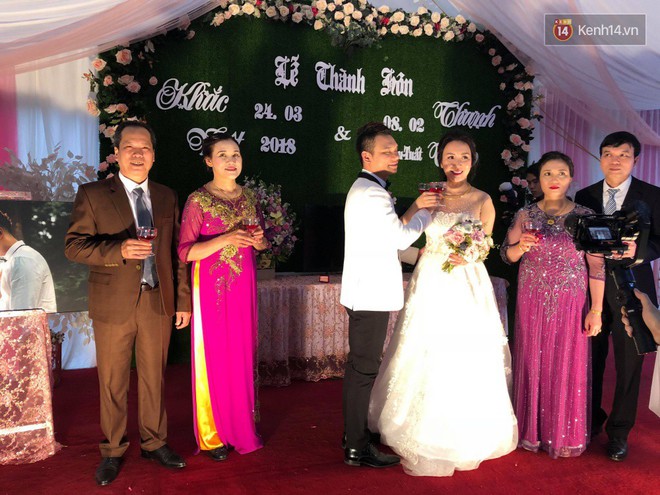 Khắc Việt rạng rỡ bên bà xã xinh đẹp tại đám cưới ở quê nhà Yên Bái - Ảnh 7.