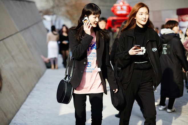 Giới trẻ Hàn Quốc luôn mặc đẹp nhưng chỉ tại Seoul Fashion Week, người ta mới có thể bắt gặp nhiều anh tài street style hội tụ đến thế - Ảnh 8.