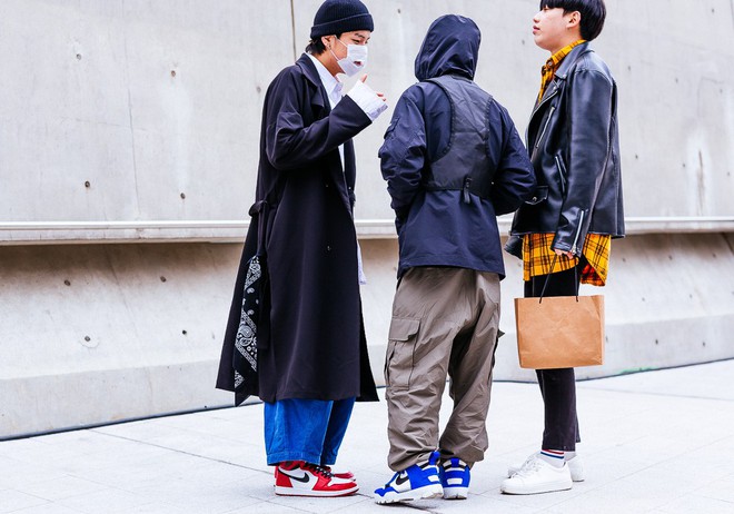 Giới trẻ Hàn Quốc luôn mặc đẹp nhưng chỉ tại Seoul Fashion Week, người ta mới có thể bắt gặp nhiều anh tài street style hội tụ đến thế - Ảnh 25.