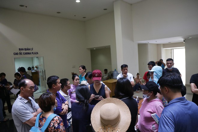H&agrave;ng trăm cư d&acirc;n chung cư Carina Plaza k&yacute; đơn kiến nghị khẩn cấp l&ecirc;n Ch&iacute;nh phủ sau vụ hỏa hoạn khiến 13 người chết - Ảnh 2.