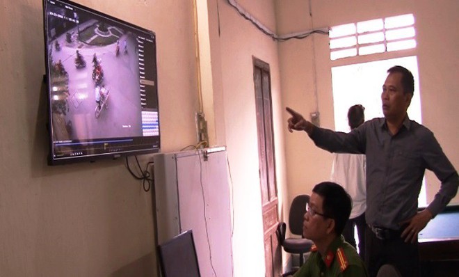 Kẻ trộm xe m&aacute;y trước chợ &ldquo;d&iacute;nh bẫy&rdquo; camera an ninh phường - Ảnh 1.